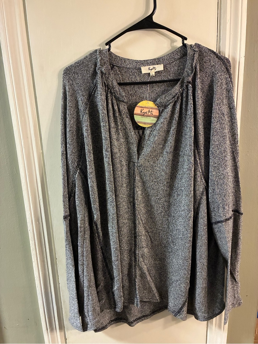 Kye Mi Women's Heather Gray Long Sleeve V-Neck Pullover Top Size Large NWT